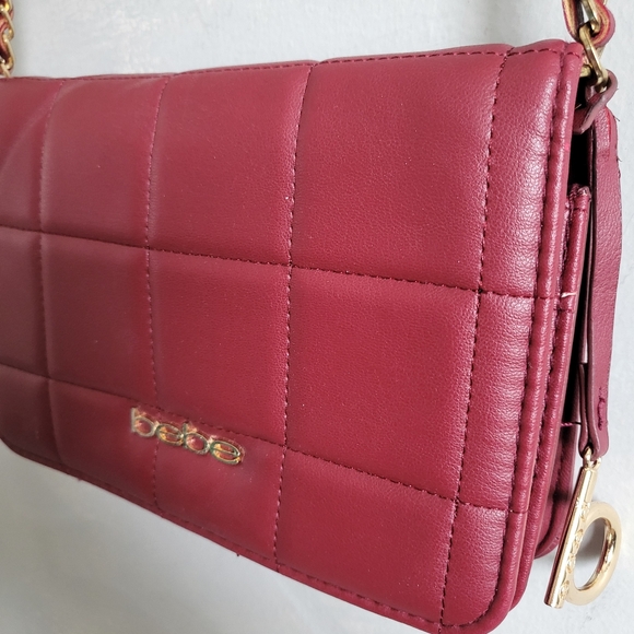 Bebe Chica Flap Crossbody Burgundy Gold Chain Strap Quilted Puffer Vegan Leather - Picture 6 of 13